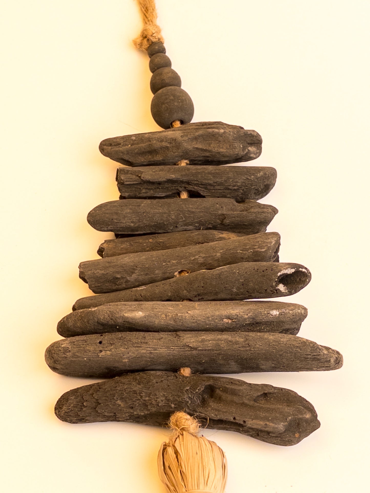 j114 Hanger drijfhout zwart