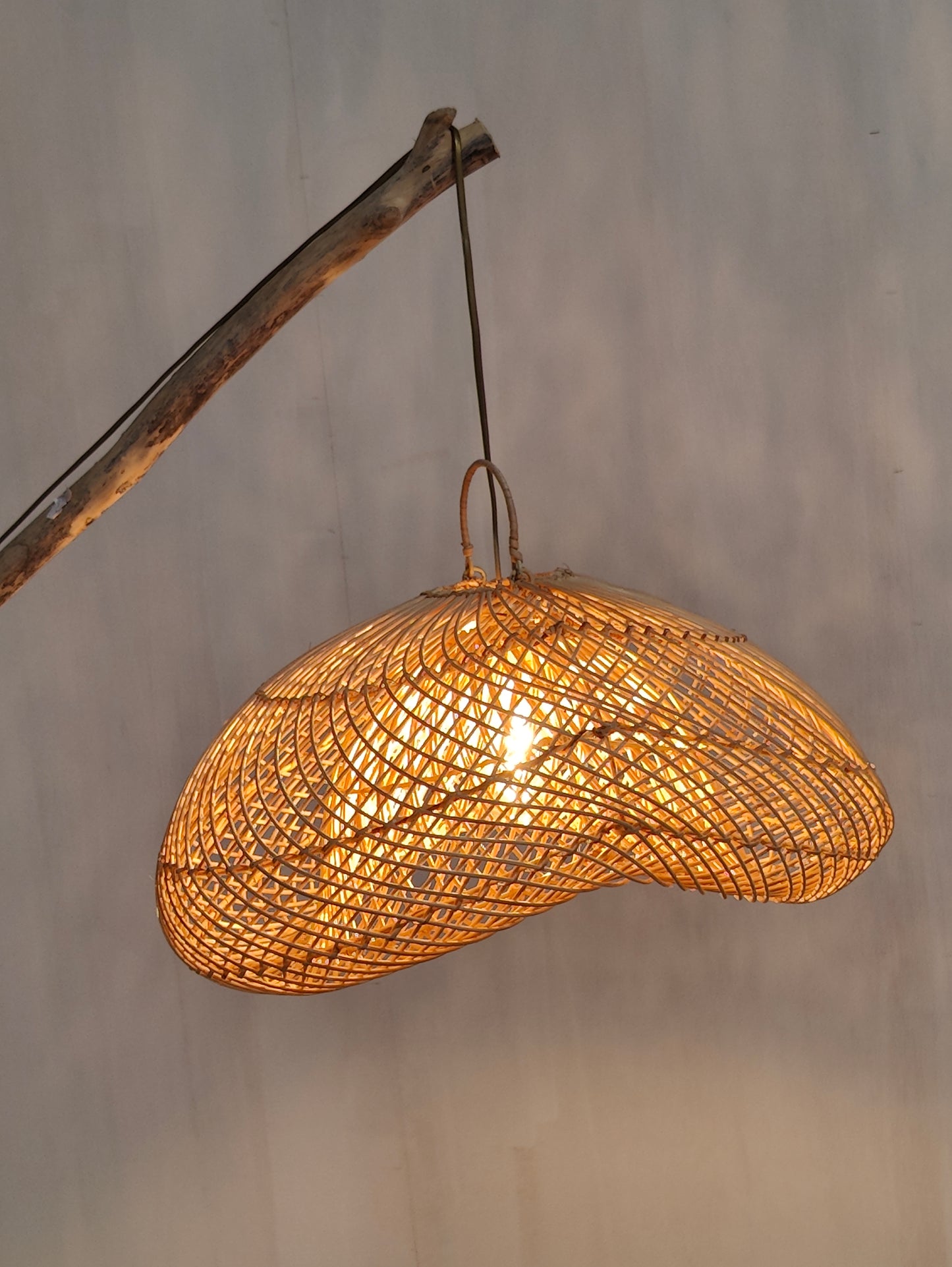 211104 rotan lamp zee (golvend) ca 50x35cm