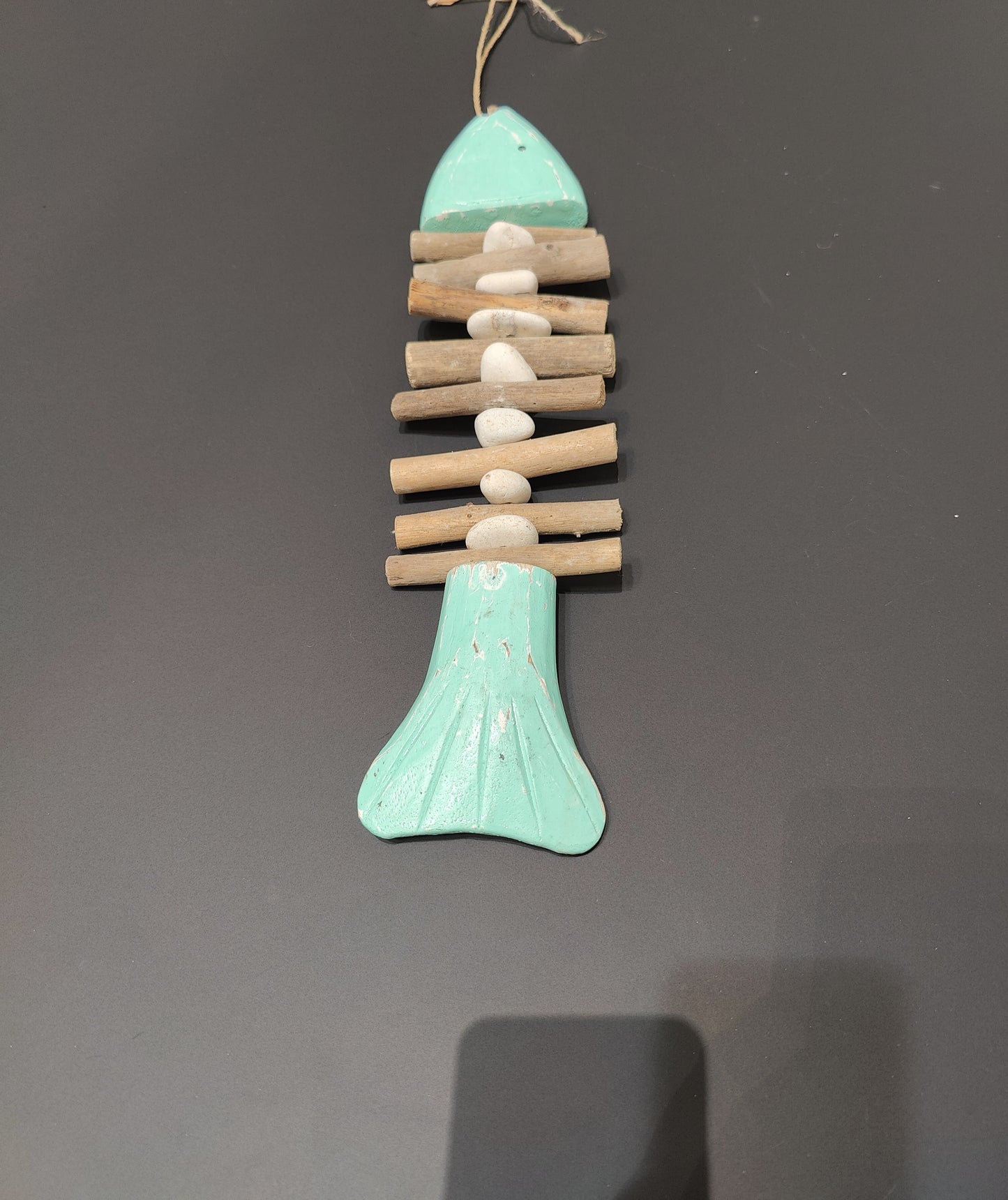 JT023 Houten hanger met vis Aqua