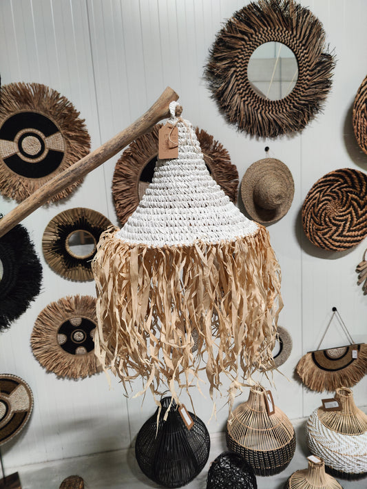 211107		kleine witte lamp touw met riet  25cm diameter en 40cm hoog