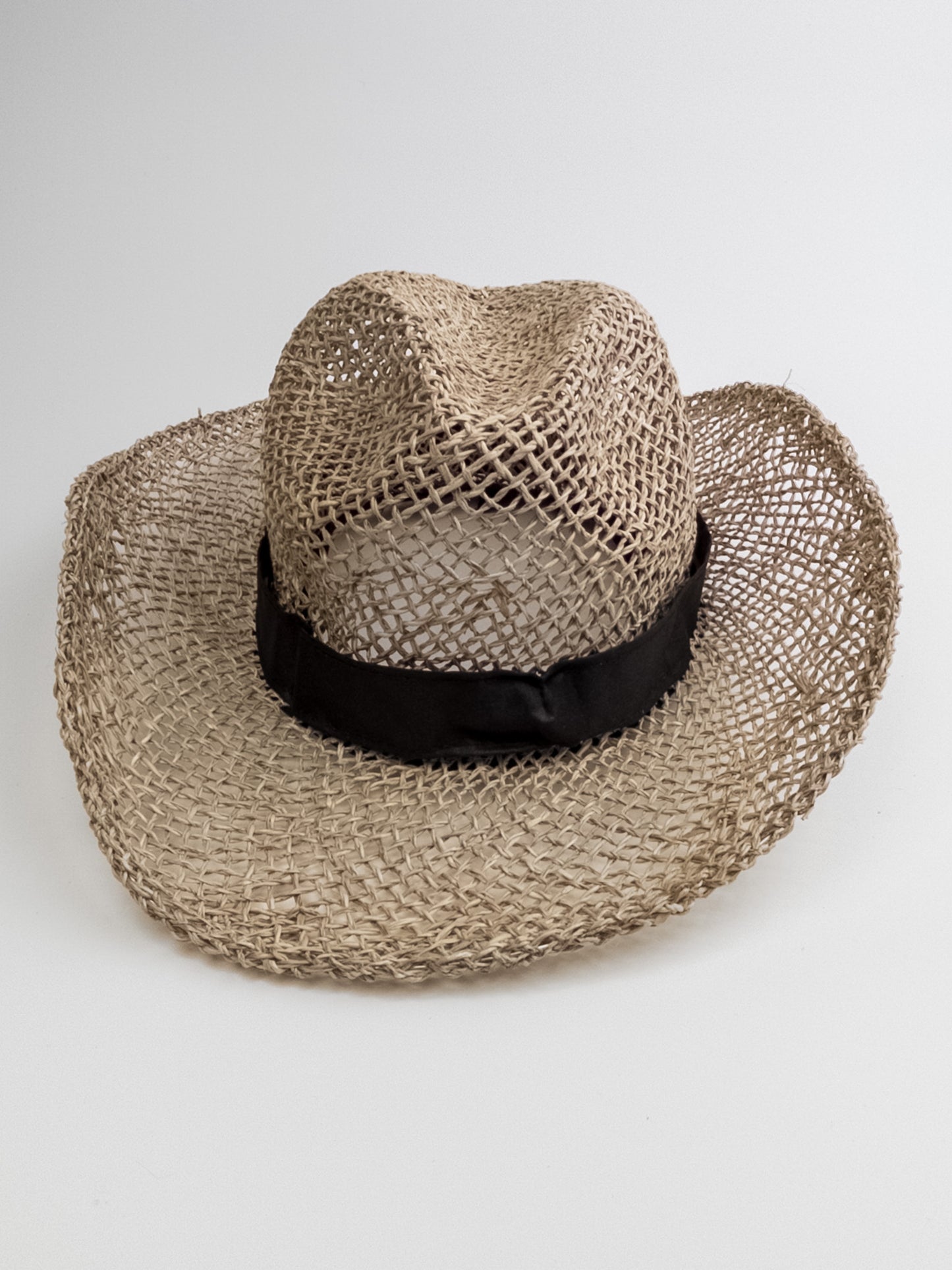 600023		decoratie hoed met zwarte rand