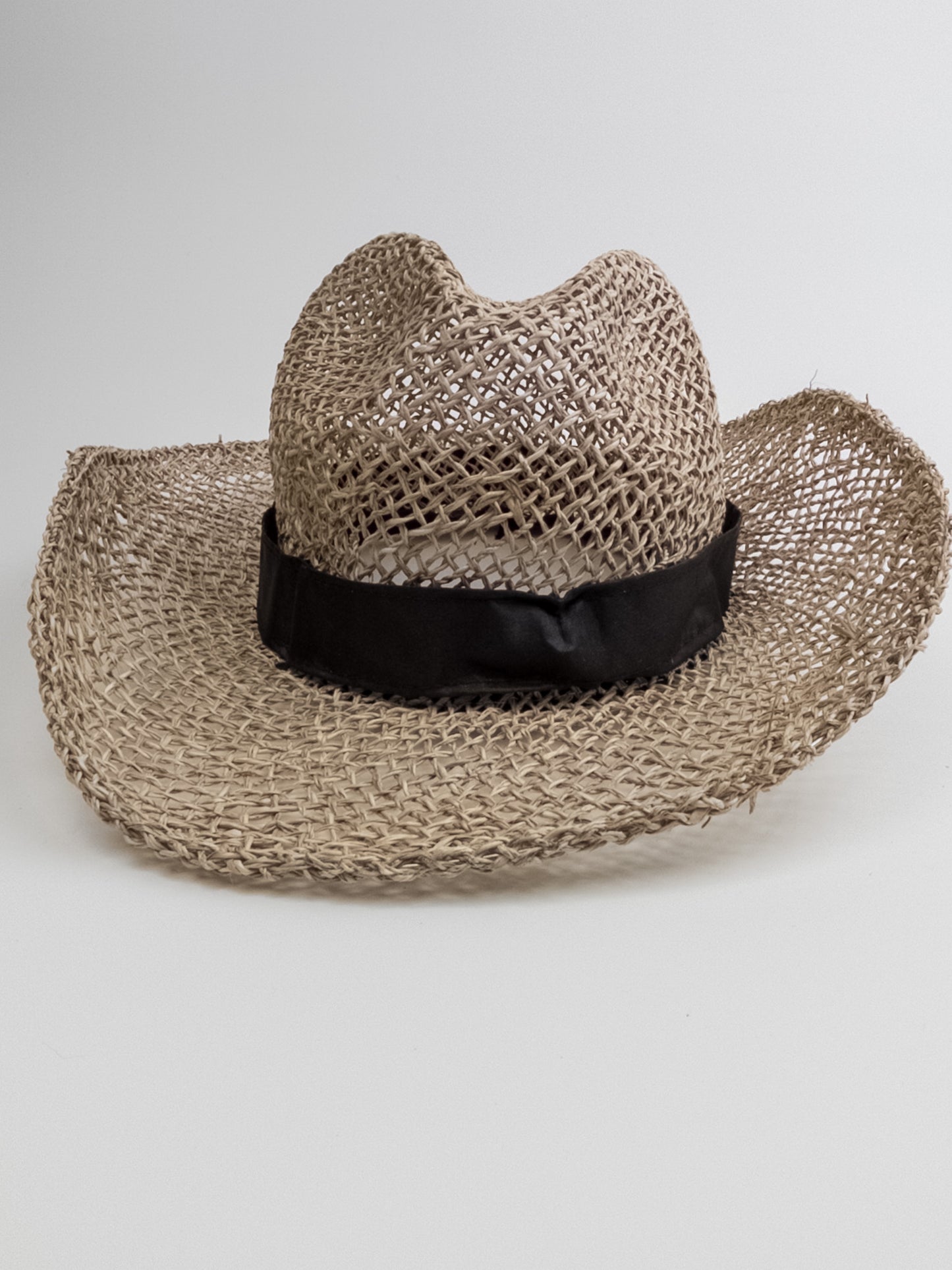 600023		decoratie hoed met zwarte rand