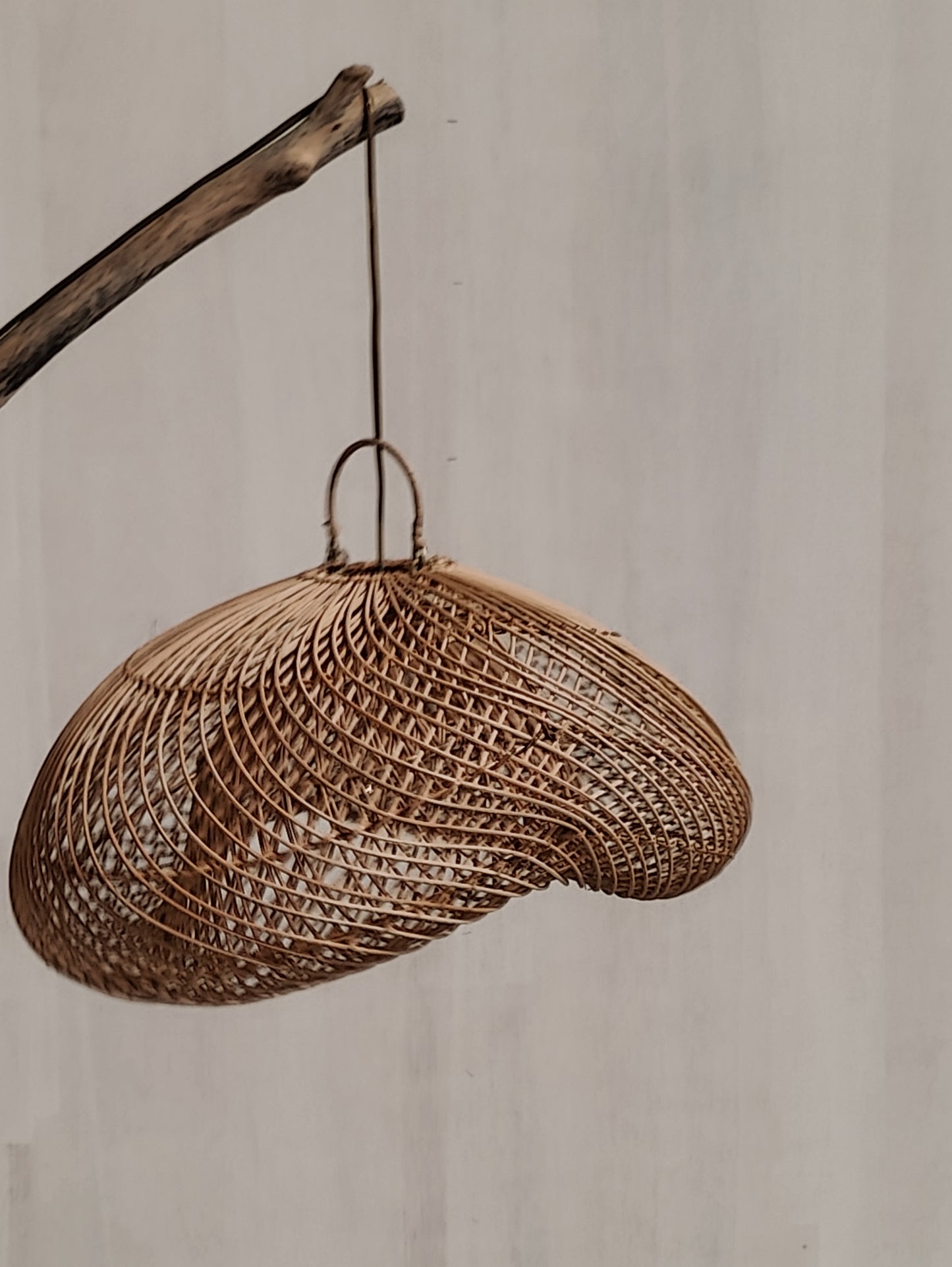 211104		rotan lamp zee (golvend) ca 50x35cm