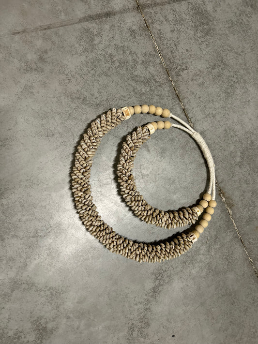 600062		Wanddecoratie  rond 2 lagen schelpen en kralen