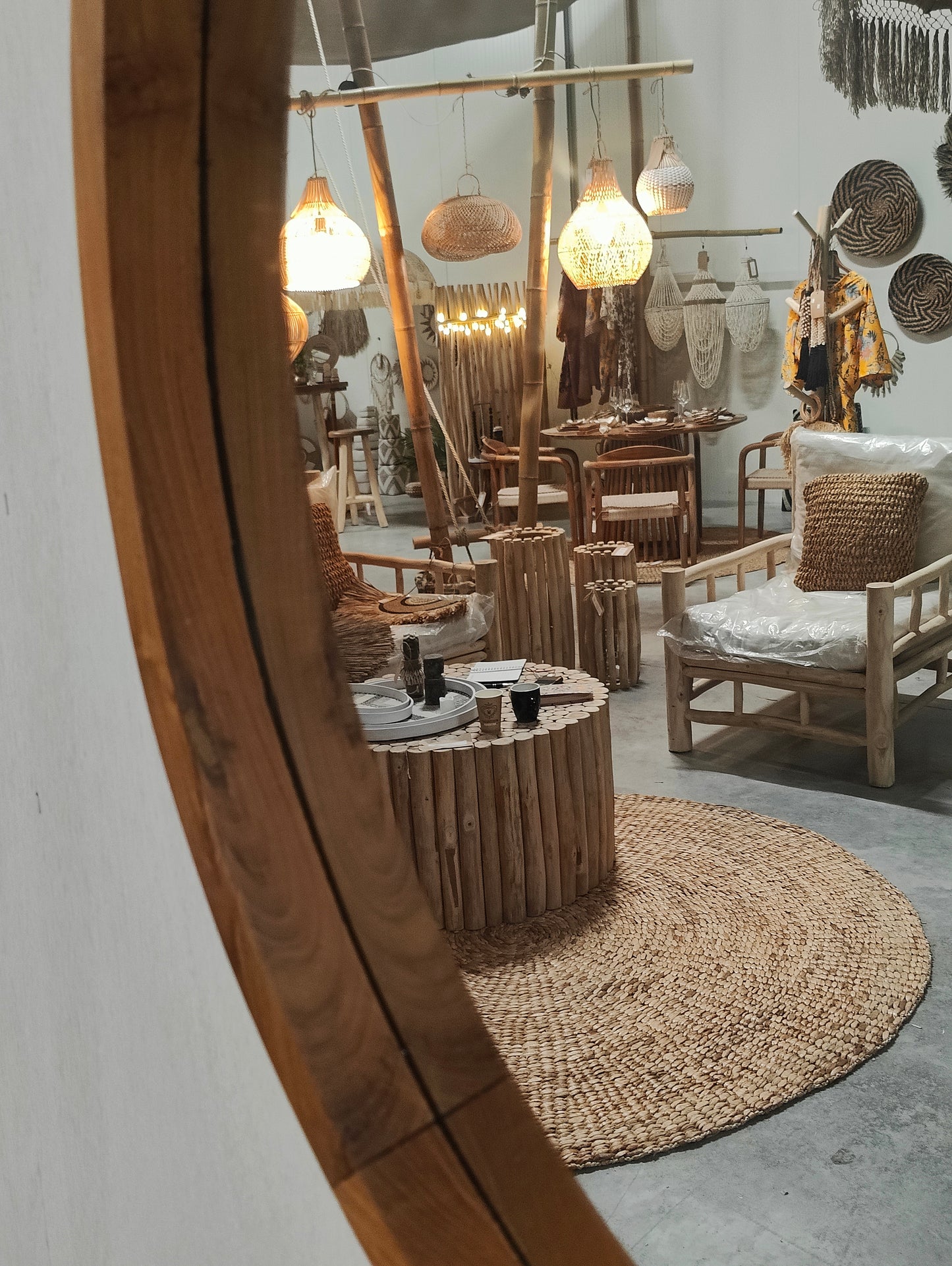 MB 32		Spiegel diameter 79 cm dikte 5 cm